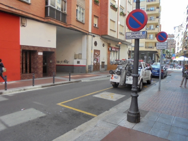 Labradores 40 antes de interseccion con Huesca – Aparcamiento Labradores, 40