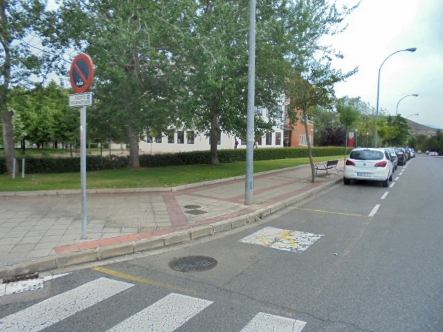 Piscinas esquina con Cig norte – Aparcamiento Piscinas, esquina norte con la Cigüeña
