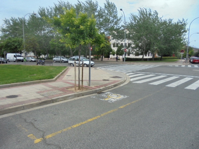 Piscinas esquina con Ciguena sur – Aparcamiento Piscinas, esquina sur con la Cigüeña