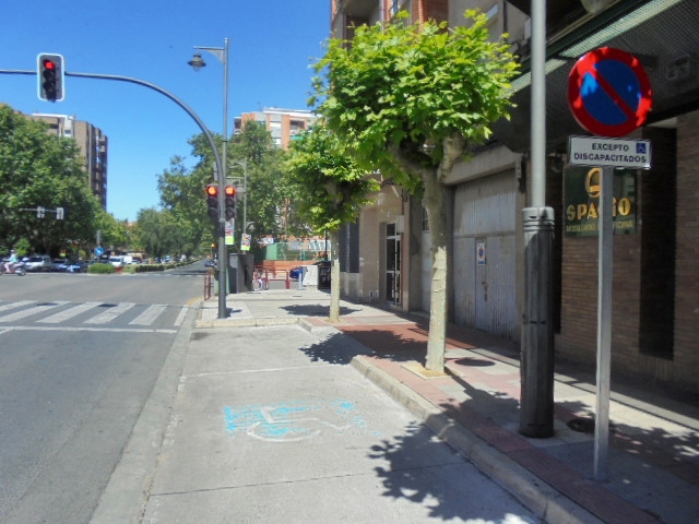 Duques de Najera – Aparcamiento Duques de Nájera, 28 (Próximo al centro Vuelo Madrid Manila)