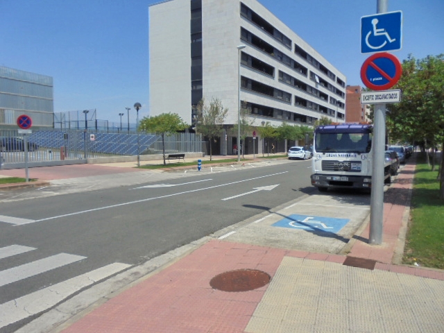 Sorzano esquina Serradero proximo comisaria de policia – Aparcamiento Sorzano, 29 (Junto a nueva comisaría de policía)