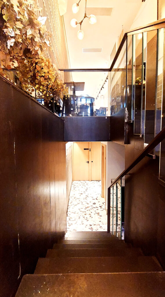 Detalle escalera 2.Acceso a baños