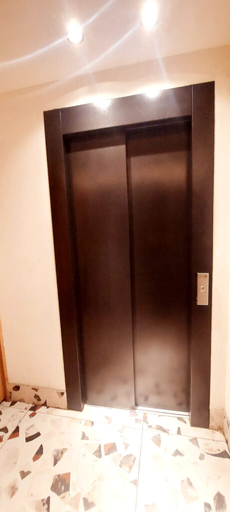 Vestíbulo ascensor en planta baja