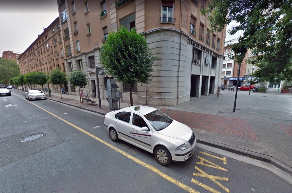 Parada Pio XII – Parada Pío XII, 2-4 (Estación de Autobuses)