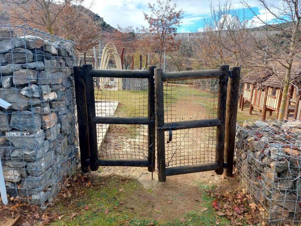 Acceso a parque infantil