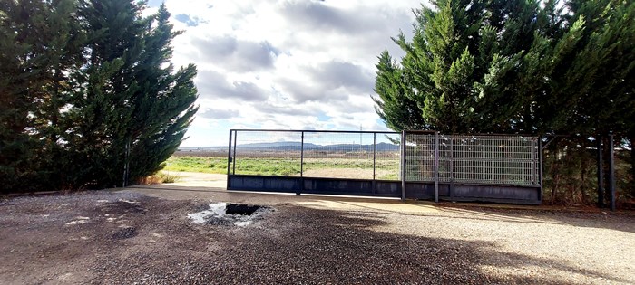 Entrada principal desde el exterior