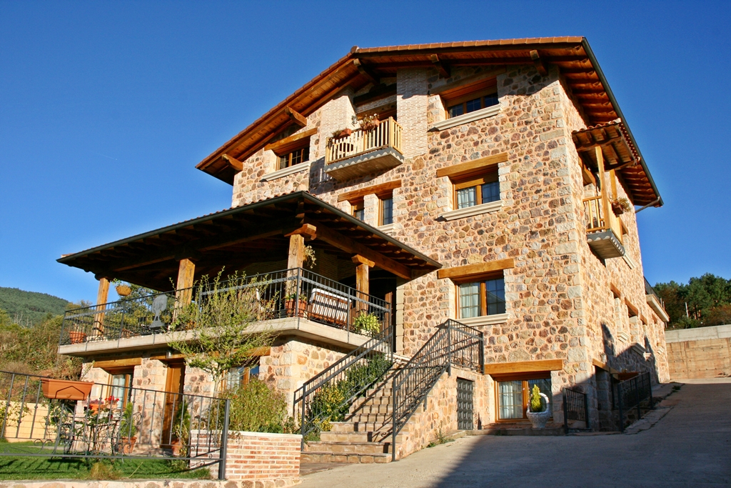 CR. El Olmo.fachada – Casa Rural El Olmo