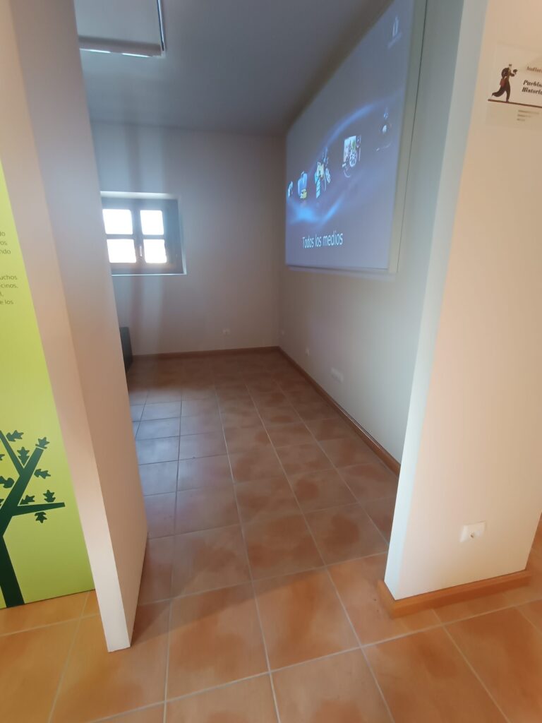 Acceso a sala audiovisual