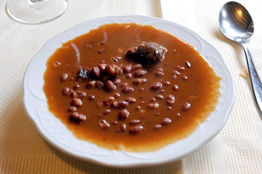 Plato de alubia roja