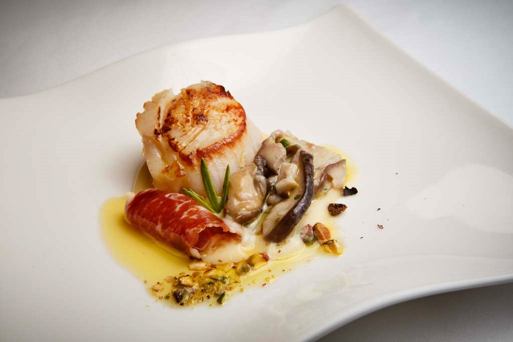 Vieira con puré y boletus