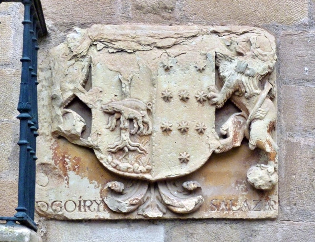 Escudo sobre portada