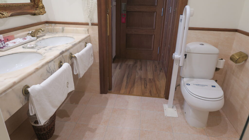 Aseo habitación adaptada