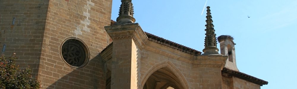 Vista exterior con torre