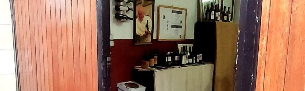 Acceso sala de embotellado y degustación de vinos